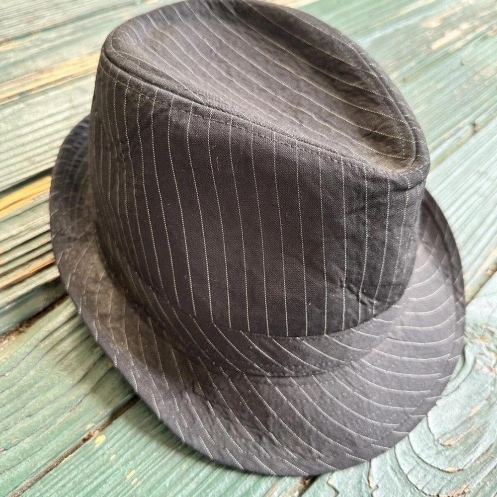 Black and white striped fedora hat #gothfashion black and white striped